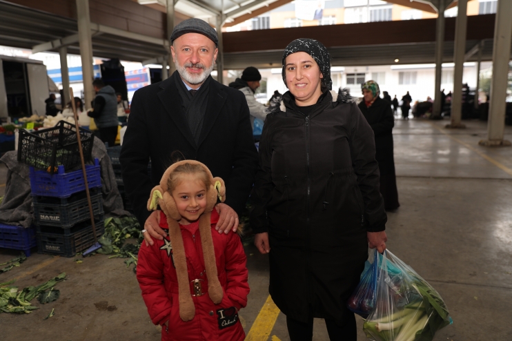 BAŞKAN ÇOLAKBAYRAKDAR, PAZARCI ESNAFINI ZİYARET ETTİ