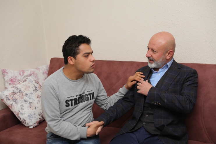 BAŞKAN ÇOLAKBAYRAKDAR, EMRE’NİN YÜZÜNÜ GÜLDÜRDÜ