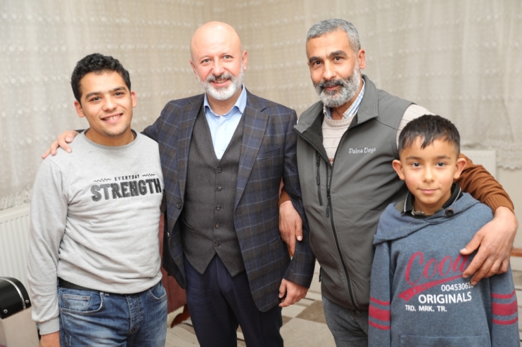 BAŞKAN ÇOLAKBAYRAKDAR, EMRE’NİN YÜZÜNÜ GÜLDÜRDÜ