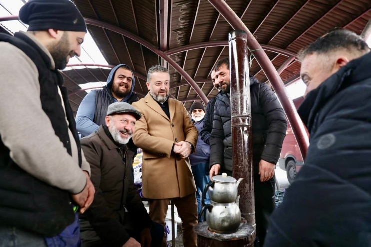 BAŞKAN ÇOLAKBAYRAKDAR, ESNAF VE VATANDAŞLARLA BİRLİKTE