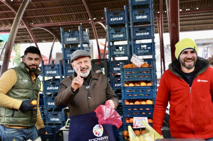 BAŞKAN ÇOLAKBAYRAKDAR, ESNAF VE VATANDAŞLARLA BİRLİKTE