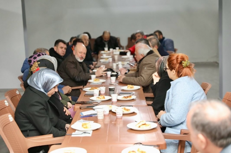 BAŞKAN ÇOLAKBAYRAKDAR, ESNAF VE VATANDAŞLARLA BİRLİKTE