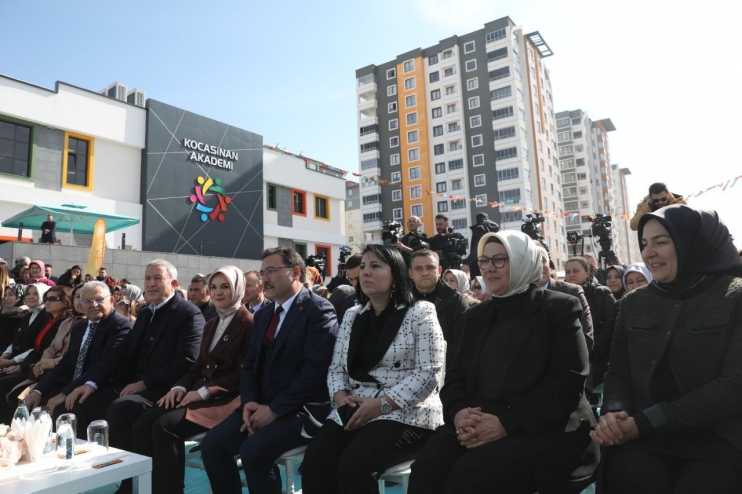 BAKAN GÖKTAŞ’DAN BAŞKAN ÇOLAKBAYRAKDAR’IN ÇALIŞMALARINA ÖVGÜ