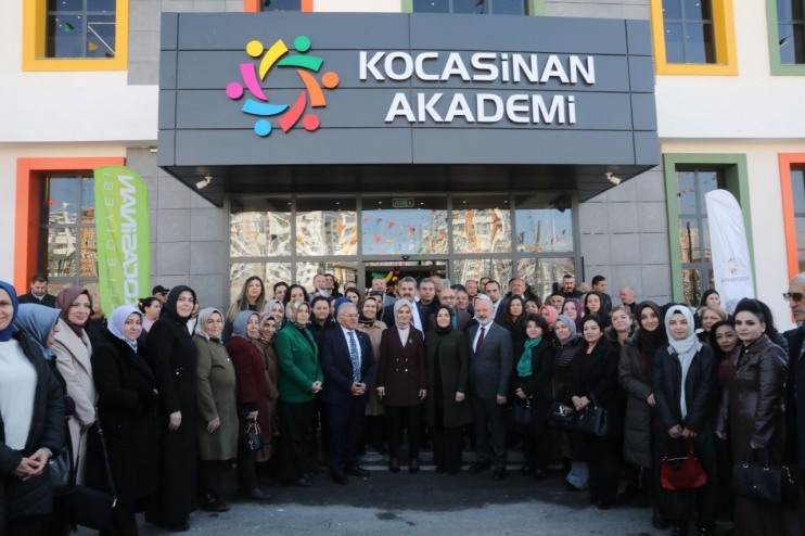 BAKAN GÖKTAŞ’DAN BAŞKAN ÇOLAKBAYRAKDAR’IN ÇALIŞMALARINA ÖVGÜ