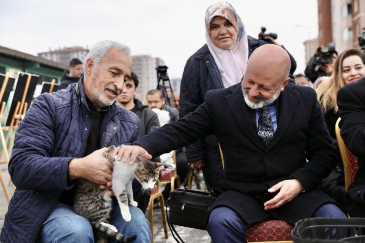 KOCASİNAN’DA KEDİ TEMALI FOTOĞRAF YARIŞMASI’NDA KAZANANLAR ÖDÜLLERİNİ ALDI