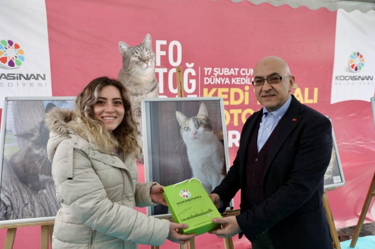 KOCASİNAN’DA KEDİ TEMALI FOTOĞRAF YARIŞMASI’NDA KAZANANLAR ÖDÜLLERİNİ ALDI
