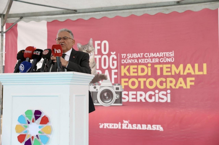 KOCASİNAN’DA KEDİ TEMALI FOTOĞRAF YARIŞMASI’NDA KAZANANLAR ÖDÜLLERİNİ ALDI