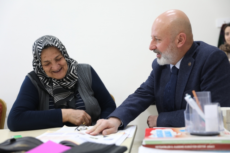 KOCASİNAN AKADEMİ’NİN EL EMEKLERİ, BU SEFER DE GAZZE İÇİN