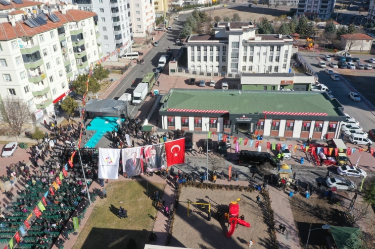 VATANDAŞLARDAN BAŞKAN ÇOLAKBAYRAKDAR’A KAYSERİ’DE İLK VE TEK OLAN ‘EĞİTİM AİLE SAĞLIK MERKEZİ’ TEŞEKKÜRÜ