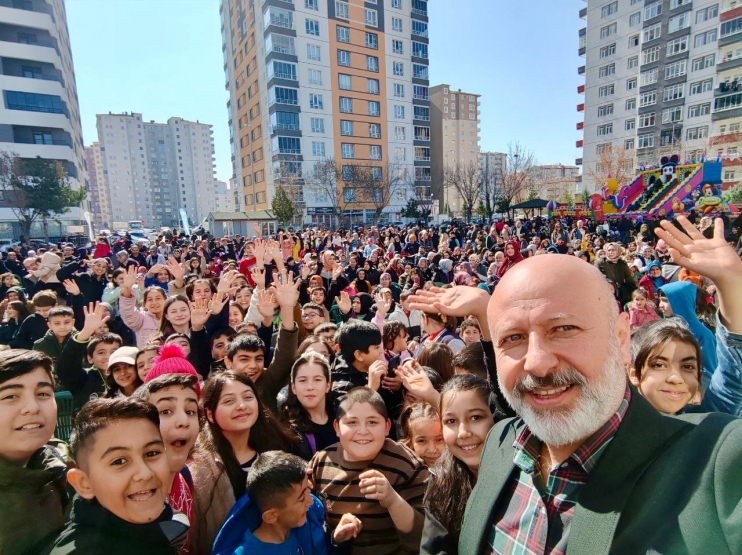 BAŞKAN ÇOLAKBAYRAKDAR, “ÇOCUKLARIMIZIN HEM YÜZÜNÜ GÜLDÜRÜYORUZ HEM DE GELECEĞE HAZIRLIYORUZ”