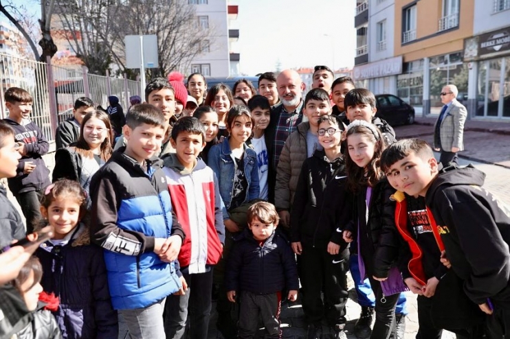 BAŞKAN ÇOLAKBAYRAKDAR, “ÇOCUKLARIMIZIN HEM YÜZÜNÜ GÜLDÜRÜYORUZ HEM DE GELECEĞE HAZIRLIYORUZ”
