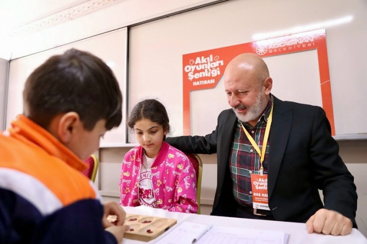 BAŞKAN ÇOLAKBAYRAKDAR, “ÇOCUKLARIMIZIN HEM YÜZÜNÜ GÜLDÜRÜYORUZ HEM DE GELECEĞE HAZIRLIYORUZ”