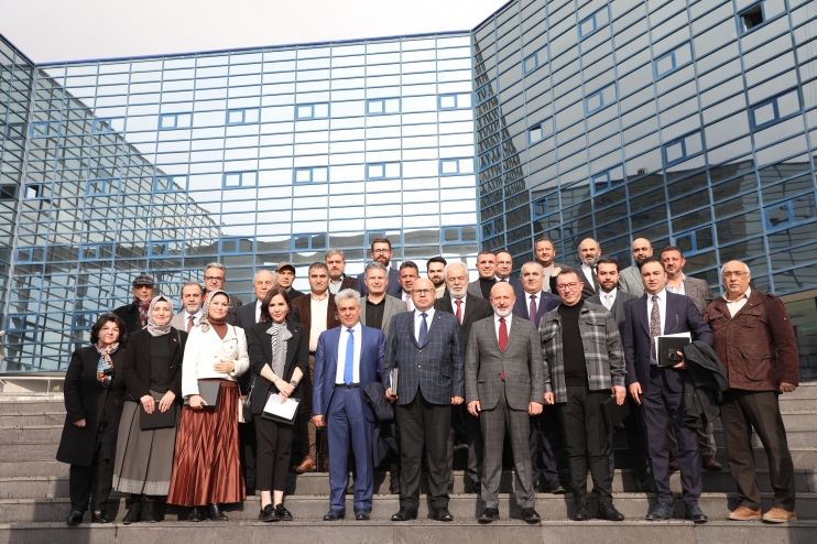 BAŞKAN ÇOLAKBAYRAKDAR’DAN MECLİS ÜYELERİNE PLAKET