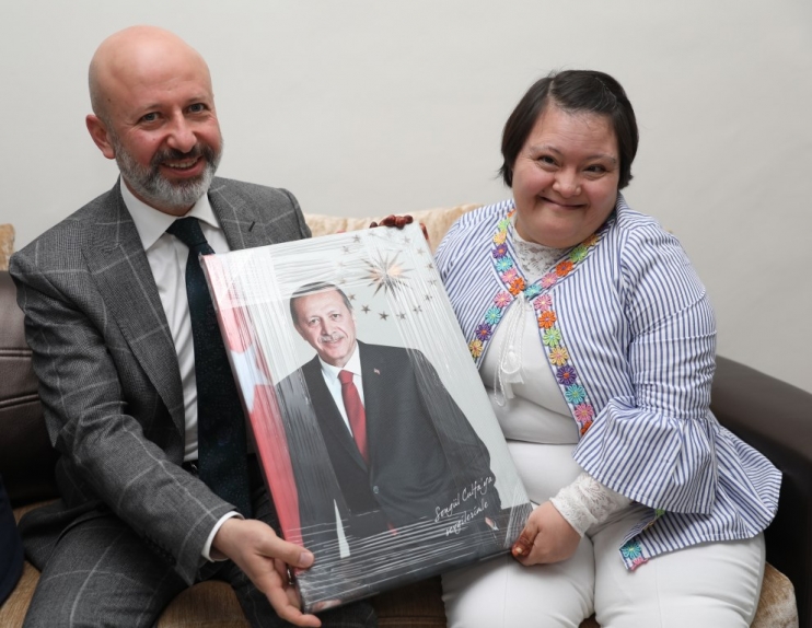 BAŞKAN ÇOLAKBAYRAKDAR, “KADINLARIMIZ, BİR ÖMÜR BOYU KIYMETLİ VE DEĞERLİDİR”