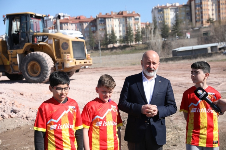 KOCASİNAN’DA GENÇLER VE ÇOCUKLAR İSTİYOR, BAŞKAN AMCA YAPIYOR