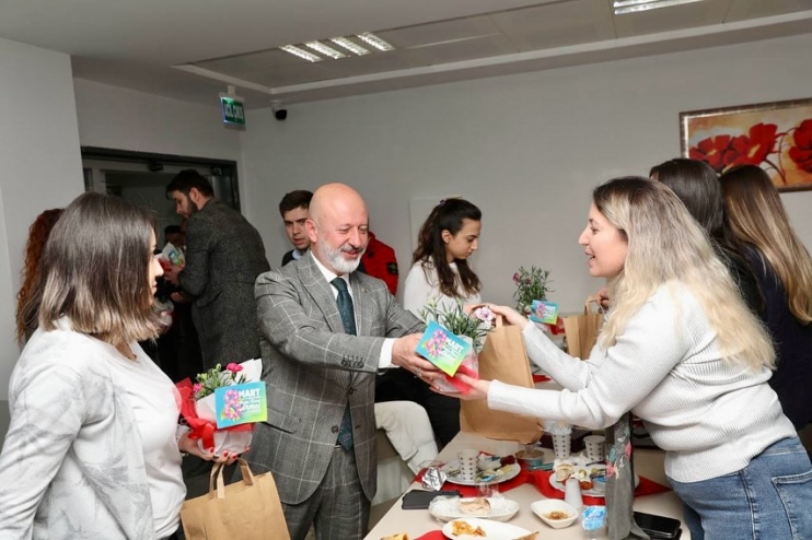 BAŞKAN ÇOLAKBAYRAKDAR, “KADINLAR, BİR GÜN DEĞİL, HER GÜN KIYMETLİDİR”