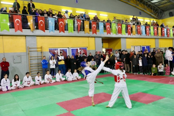 BAŞKAN ÇOLAKBAYRAKDAR, “MİLLİ VE MANEVİ DEĞERLERE BAĞLI SPORCULAR YETİŞTİRİYORUZ”