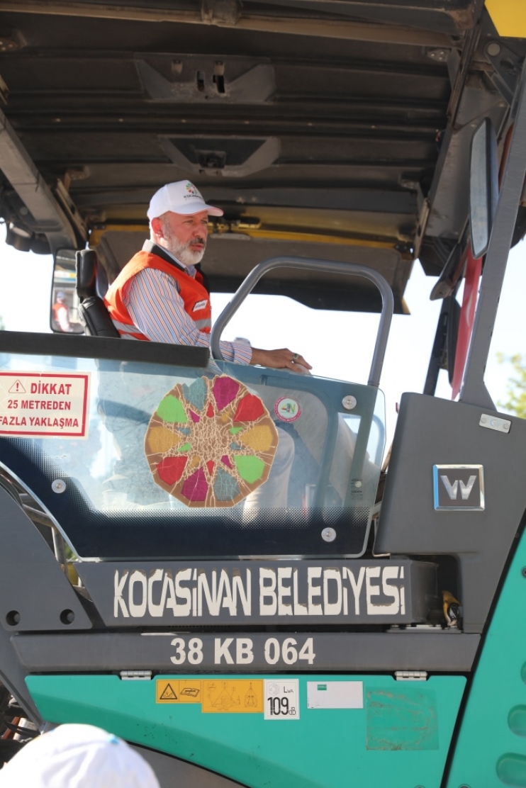BAŞKAN ÇOLAKBAYRAKDAR, “KOCASİNAN, ASFALTTA DA TARİHİ BİR DÖNÜM NOKTASINA İMZA ATACAK”