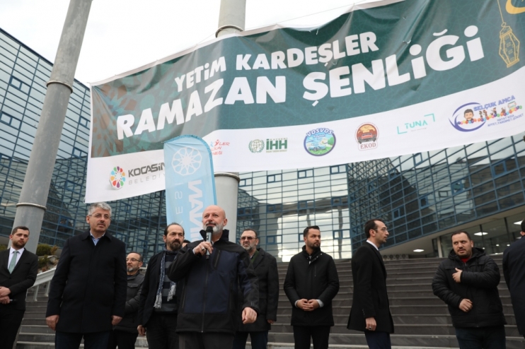 BAŞKAN ÇOLAKBAYRAKDAR, YETİMLERİN GÖNLÜNÜ FETHETTİ