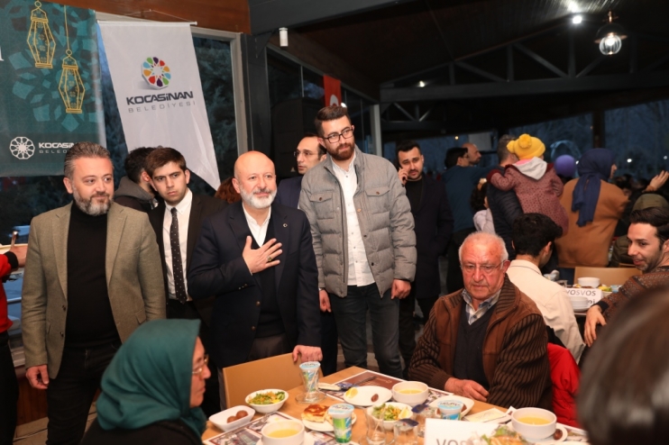 BAŞKAN ÇOLAKBAYRAKDAR, YETİMLERİN GÖNLÜNÜ FETHETTİ