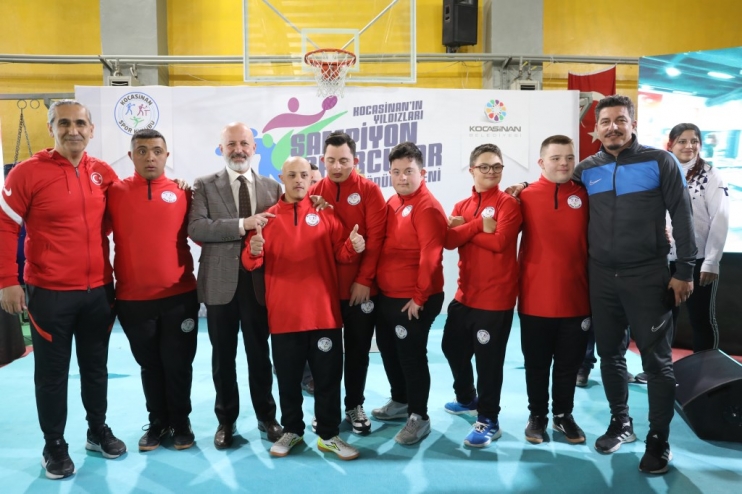 BAŞKAN ÇOLAKBAYRAKDAR, DÜNYA İKİNCİSİ OLAN KOCASİNAN’IN ÖZEL SPORCUSUNU TEBRİK ETTİ