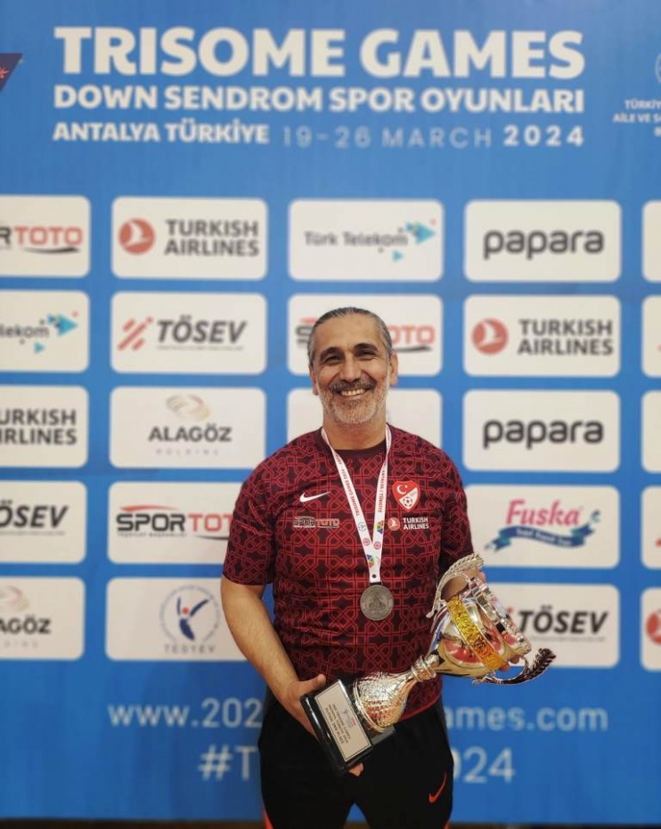 BAŞKAN ÇOLAKBAYRAKDAR, DÜNYA İKİNCİSİ OLAN KOCASİNAN’IN ÖZEL SPORCUSUNU TEBRİK ETTİ