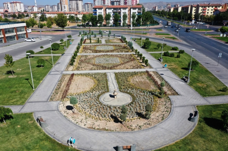 BAŞKAN ÇOLAKBAYRAKDAR, “ÇOCUKLARIN HAYALİNİ SÜSLEYEN ÖRNEK PARKLAR YAPIYORUZ”