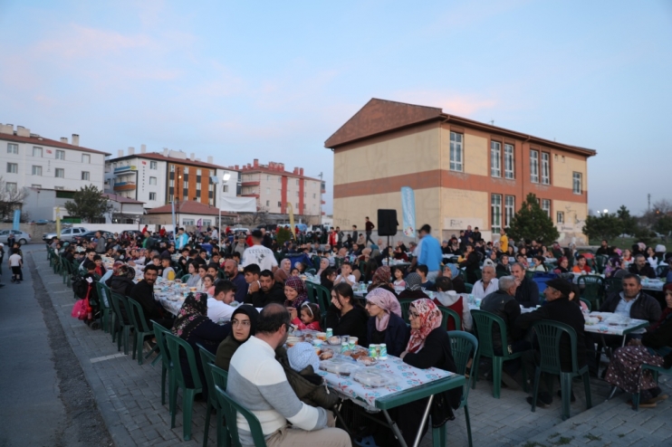 BAŞKAN ÇOLAKBAYRAKDAR, “HEMŞEHRİLERİMİZLE RAMAZAN’IN GÜZELLİKLERİNİ PAYLAŞIYORUZ”