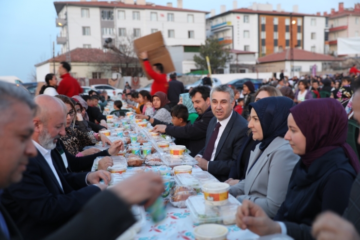 BAŞKAN ÇOLAKBAYRAKDAR, “HEMŞEHRİLERİMİZLE RAMAZAN’IN GÜZELLİKLERİNİ PAYLAŞIYORUZ”