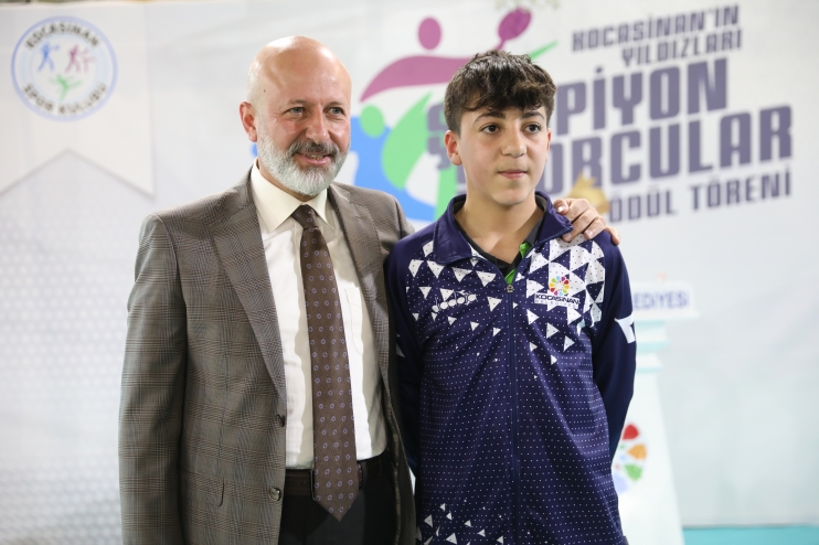 BAŞKAN ÇOLAKBAYRAKDAR, “SPORCULARIMIZLA DÜNYA ŞAMPİYONLUKLARINA YELKEN AÇIYORUZ”