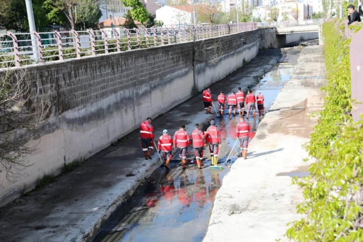 KOCASİNAN, DRONE İLE TÜM AÇIK ALANLARI İLAÇLIYOR