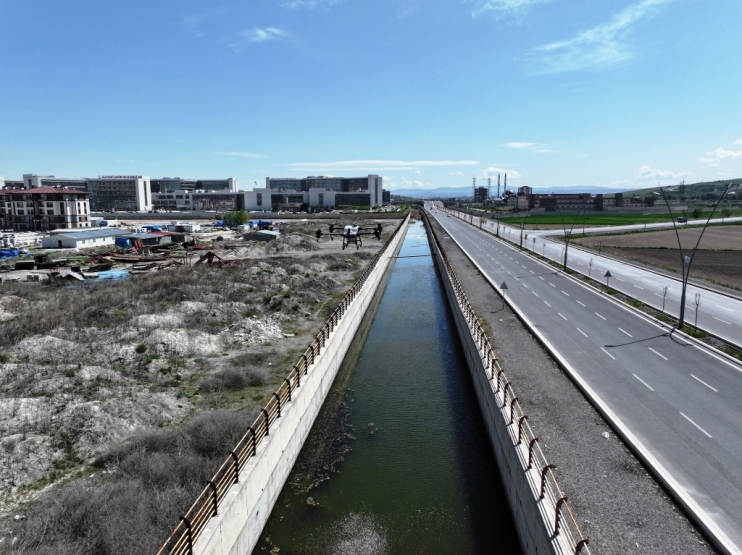 KOCASİNAN, DRONE İLE TÜM AÇIK ALANLARI İLAÇLIYOR