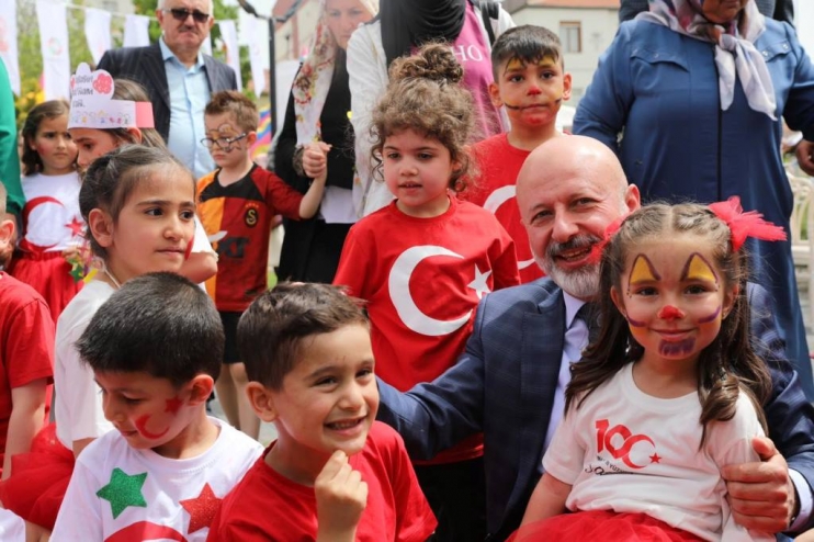 KOCASİNAN’DA 3 GÜN SÜRECEK OLAN ÇOCUK ŞENLİKLERİ BAŞLADI