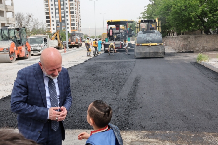 BAŞKAN ÇOLAKBAYRAKDAR, “KENTSEL DÖNÜŞÜMÜN CAN DAMARI OLAN ANA YOLU TAMAMLIYORUZ”