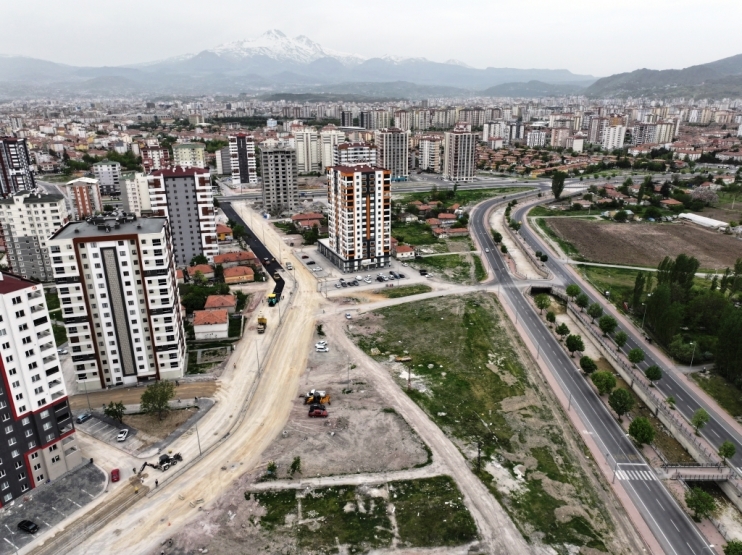 BAŞKAN ÇOLAKBAYRAKDAR, “KENTSEL DÖNÜŞÜMÜN CAN DAMARI OLAN ANA YOLU TAMAMLIYORUZ”