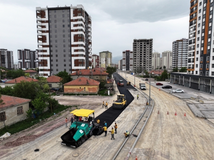 BAŞKAN ÇOLAKBAYRAKDAR, “KENTSEL DÖNÜŞÜMÜN CAN DAMARI OLAN ANA YOLU TAMAMLIYORUZ”