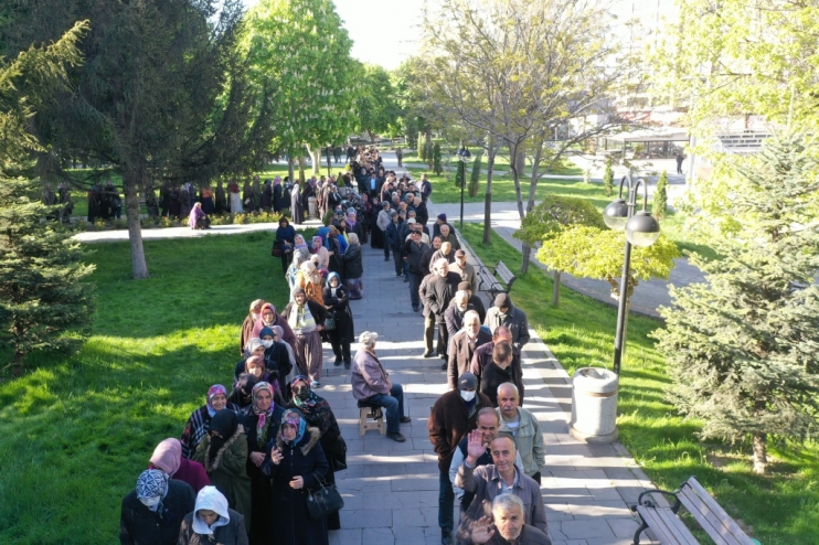 BAŞKAN ÇOLAKBAYRAKDAR’DAN ORGANİK DOMATES FİDESİ DAĞITIM ETKİNLİĞİNE DAVET