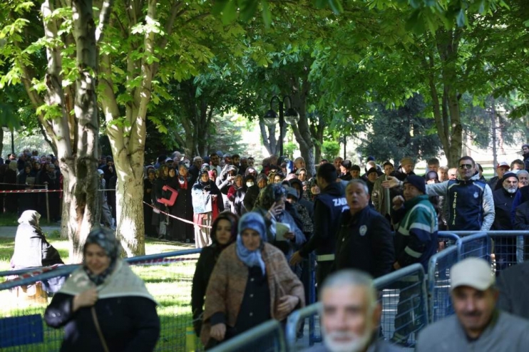 BAŞKAN ÇOLAKBAYRAKDAR’DAN ORGANİK DOMATES FİDESİ DAĞITIM ETKİNLİĞİNE DAVET
