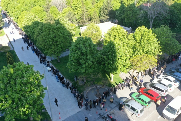 BAŞKAN ÇOLAKBAYRAKDAR’DAN ORGANİK DOMATES FİDESİ DAĞITIM ETKİNLİĞİNE DAVET