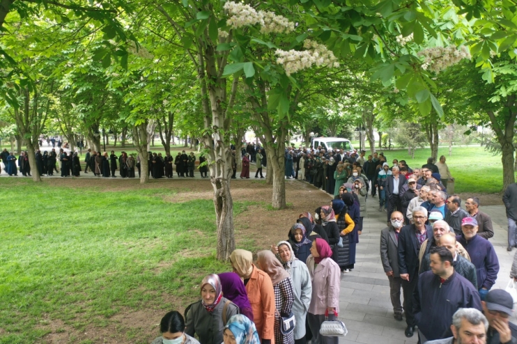 BAŞKAN ÇOLAKBAYRAKDAR’DAN ORGANİK DOMATES FİDESİ DAĞITIM ETKİNLİĞİNE DAVET