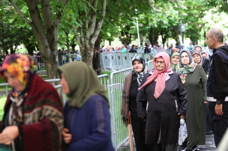 KOCASİNAN’IN ORGANİK DOMATES FİDESİNE VATANDAŞLARDAN YOĞUN İLGİ