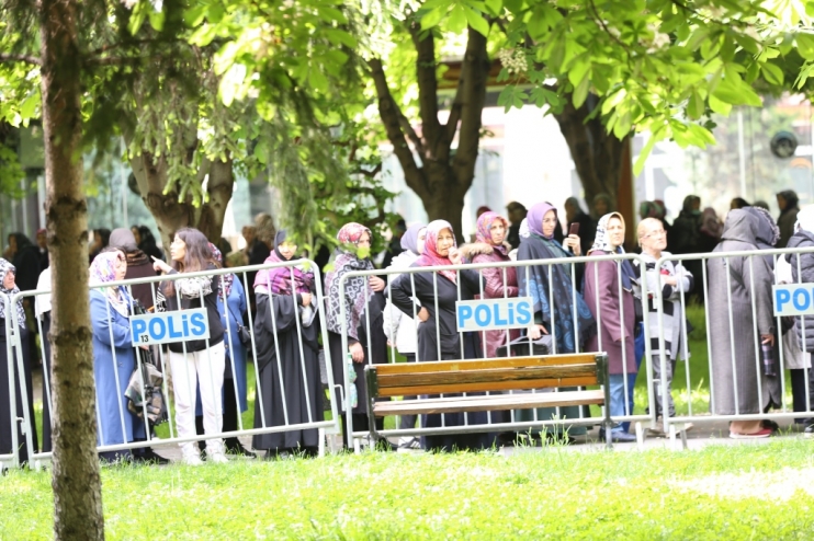 KOCASİNAN’IN ORGANİK DOMATES FİDESİNE VATANDAŞLARDAN YOĞUN İLGİ