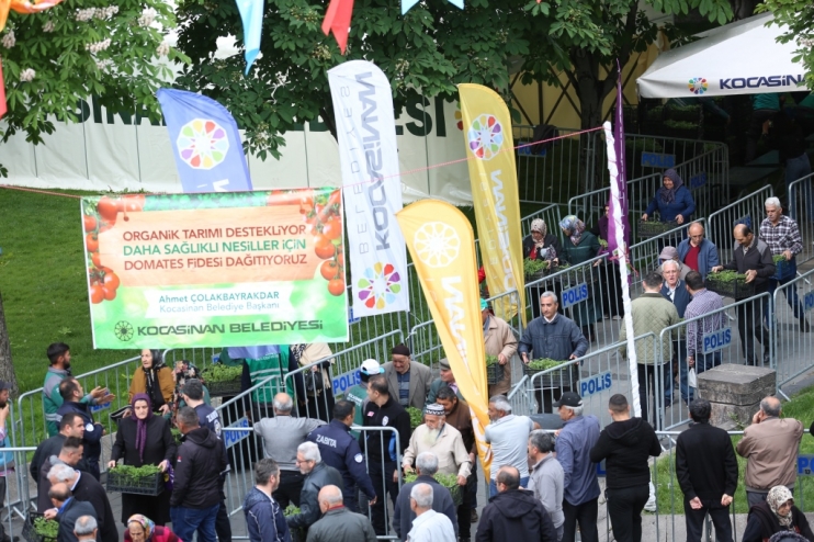KOCASİNAN’IN ORGANİK DOMATES FİDESİNE VATANDAŞLARDAN YOĞUN İLGİ