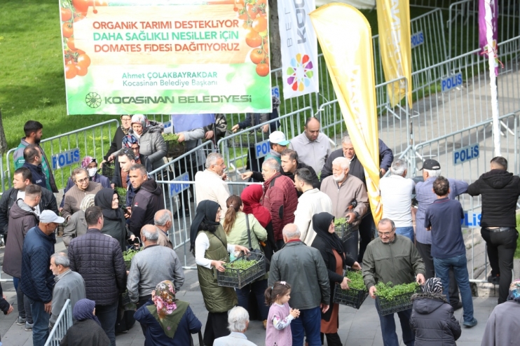 KOCASİNAN’IN ORGANİK DOMATES FİDESİNE VATANDAŞLARDAN YOĞUN İLGİ