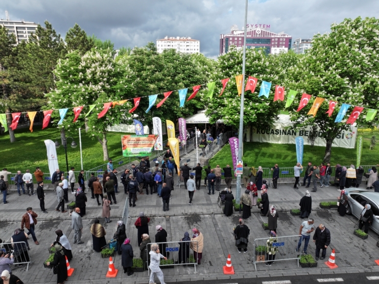 KOCASİNAN’IN ORGANİK DOMATES FİDESİNE VATANDAŞLARDAN YOĞUN İLGİ