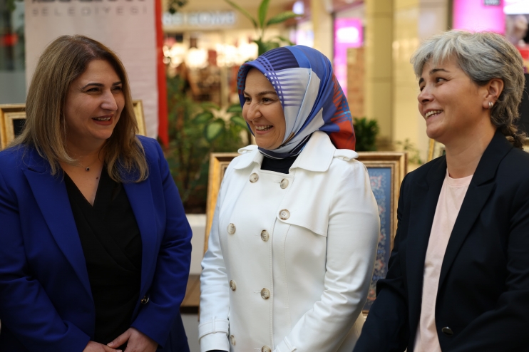 KOCASİNAN AKADEMİDEN ANNELER GÜNÜ’NE ÖZEL, GÖZ KAMAŞTIRAN SERGİ
