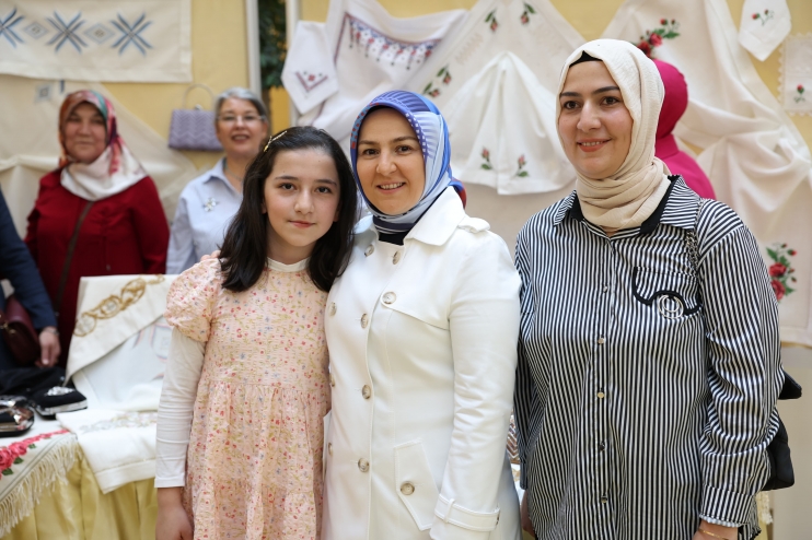 KOCASİNAN AKADEMİDEN ANNELER GÜNÜ’NE ÖZEL, GÖZ KAMAŞTIRAN SERGİ