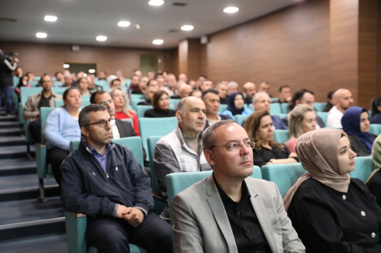 BAŞKAN ÇOLAKBAYRAKDAR, “EĞİTİMLERLE VATANDAŞLARIMIZA DAHA KALİTELİ HİZMET SUNUYORUZ”