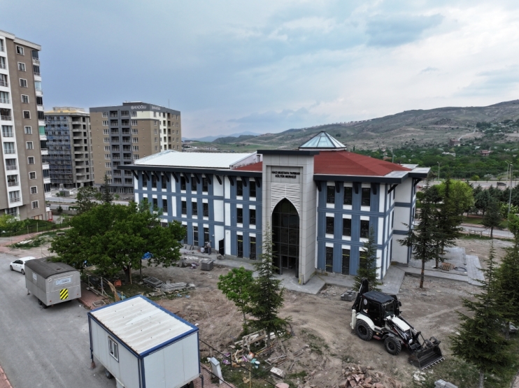 BAŞKAN ÇOLAKBAYRAKDAR, “KAYSERİ’MİZİN EN EŞSİZ KÜTÜPHANESİ, GENÇLERİMİZE ARMAĞAN OLSUN”