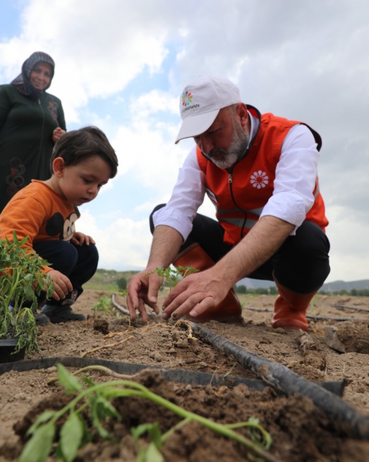 BAŞKAN ÇOLAKBAYRAKDAR, “KOCASİNAN, ŞEHRİN MERKEZİNDE TARIMSAL ÜRETİMLE TÜRKİYE’YE MODEL OLDUK”